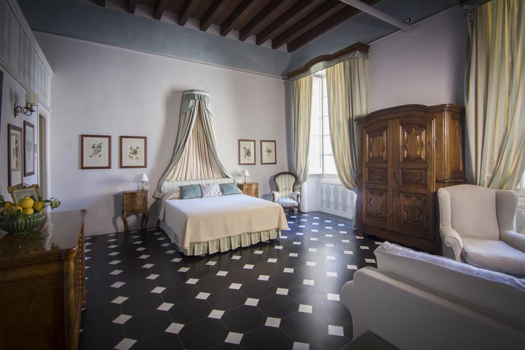 Palazzo Lengueglia B&B Albenga Eksteriør billede